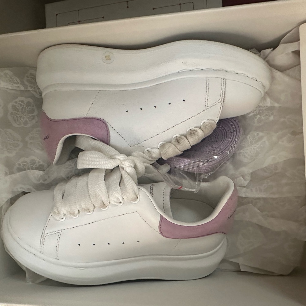 AMO White and Pink Sneakers with Classic Design